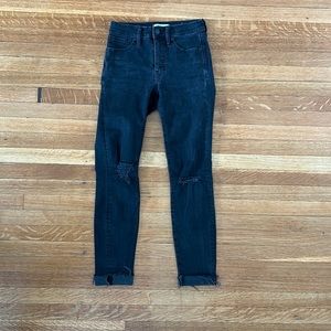 Madewell 9” High Rise Skinny jeans - ripped knee Edition